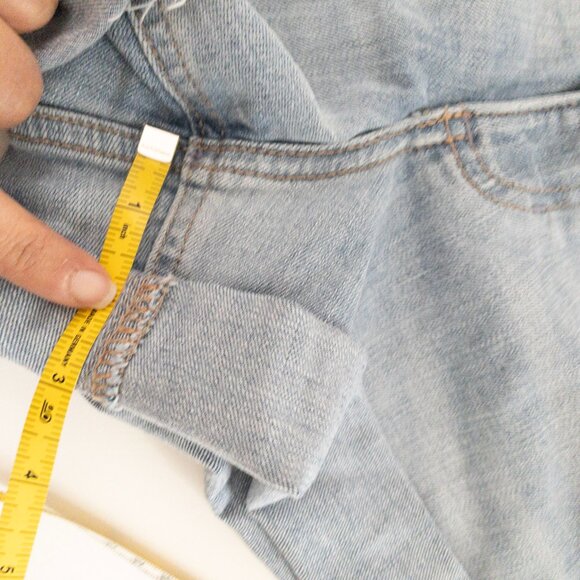 Express Mid Rise Light Wash Convertible Hem Jean Shorts SZ 4 - Picture 5 of 11